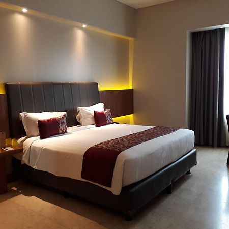 Demelia Hotel Макасар Екстериор снимка