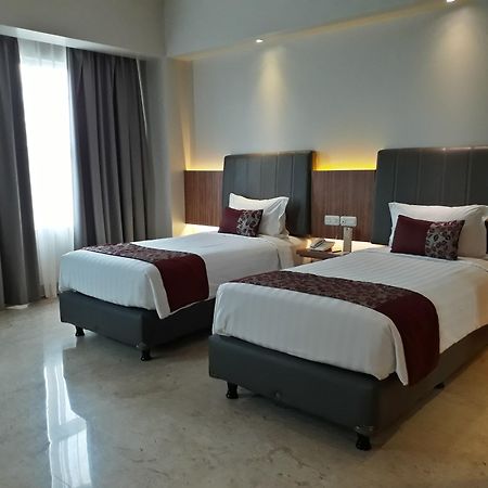 Demelia Hotel Макасар Екстериор снимка