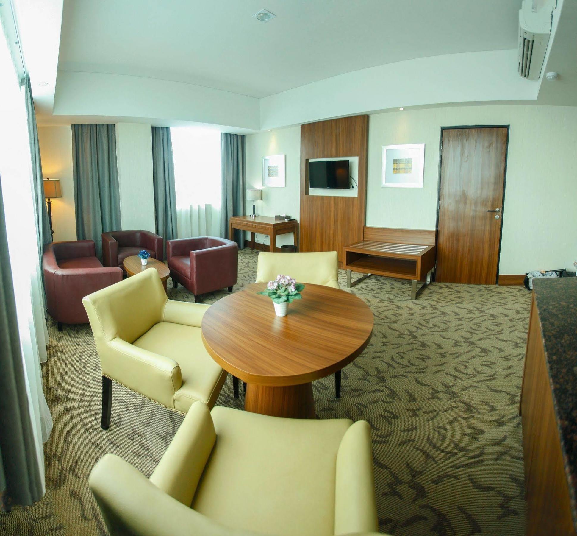 Demelia Hotel Макасар Екстериор снимка