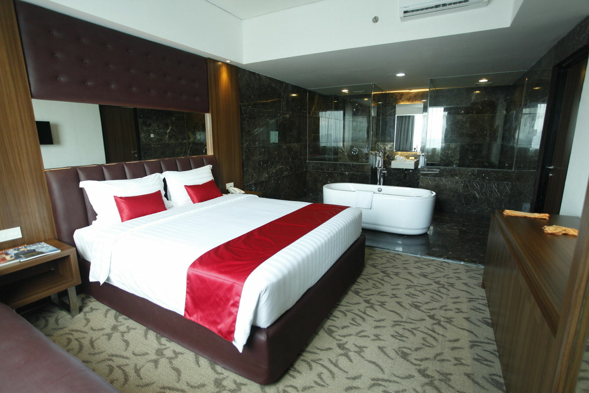 Demelia Hotel Макасар Екстериор снимка